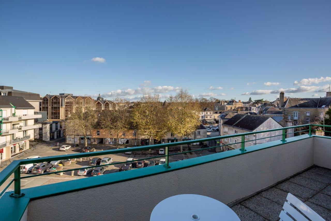 Le Mancini - Parking Et Terrasse Apartamento Mayenne Exterior foto